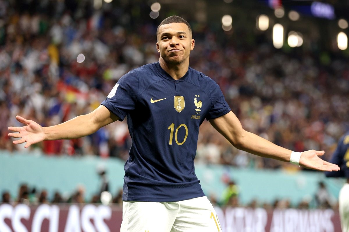 KYLIAN-MBAPPE-RECOMIENDA-A-UNA-FIGURA-DEL-MANCHESTER-CITY-PARA-EL-PSG.