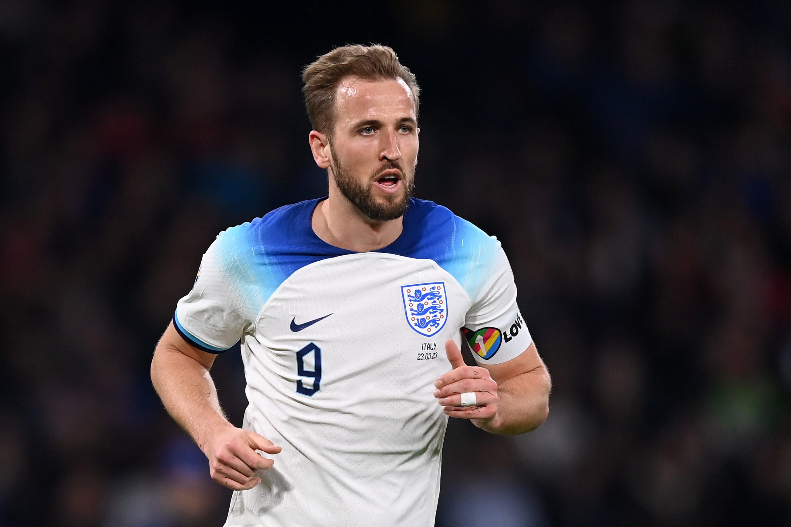 HARRY-KANE-SE-CONVIERTE-EN-EL-FUTBOLISTA-CON-MAS-GOLES-DE-LA-SELECCION-INGLESA