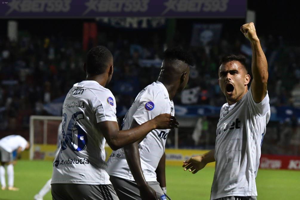 EL-BOMBILLO-CAE-ANTE-DANUBIO-EN-EL-INICIO-DE-LA-SUDAMERICANA